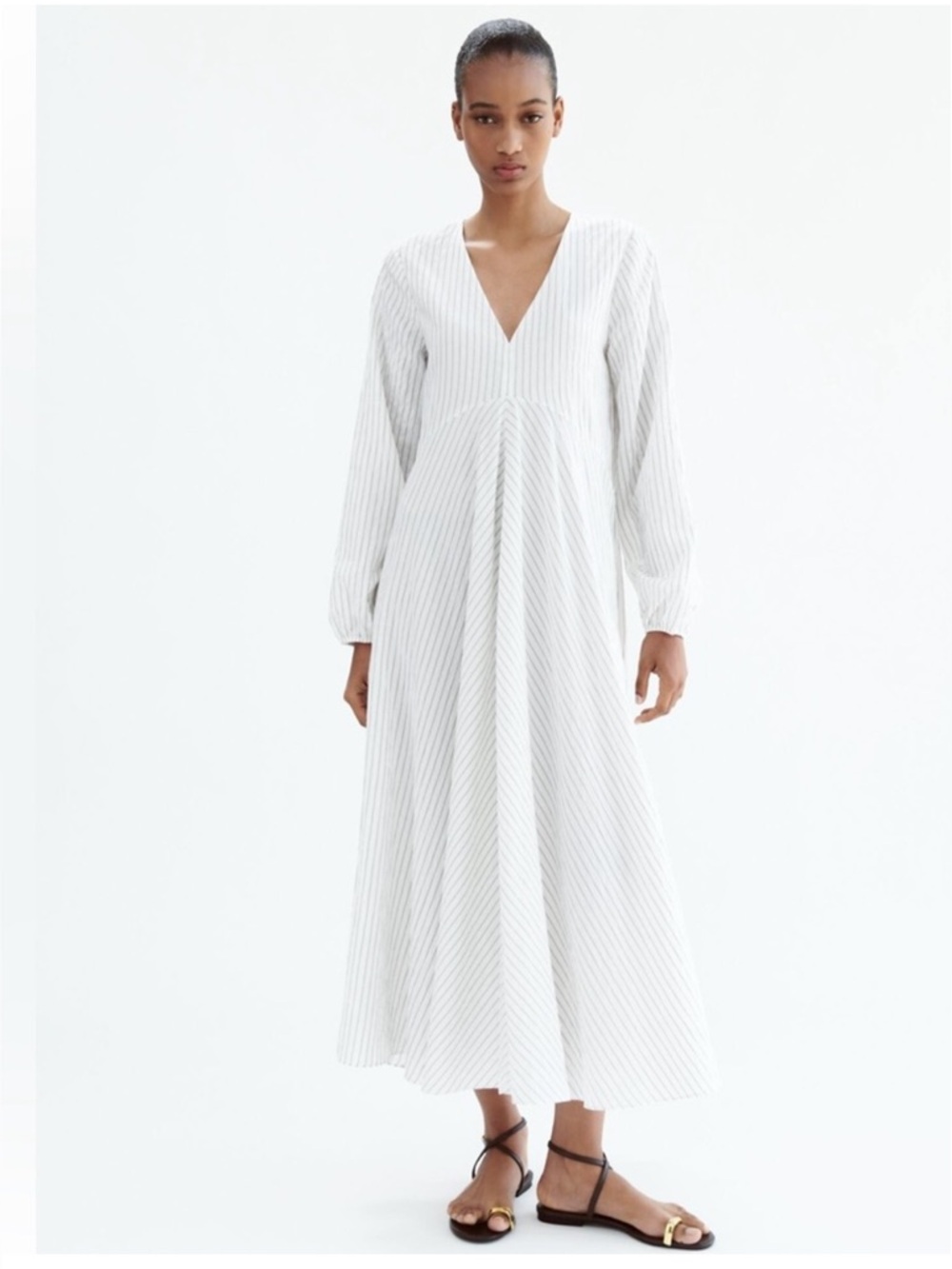 ✨Zara White V-Neck Long Sleeve Maxi Dress✨